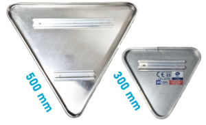 Panneau M12f triangulaire en métal aluminium rétroréfléchissant, dimensions 500 mm et 300 mm pour cycles, référence Métropole Equipements.